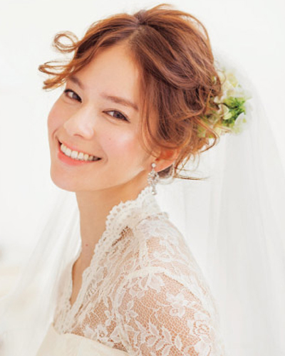2015最唯美新娘韩式发型图片9