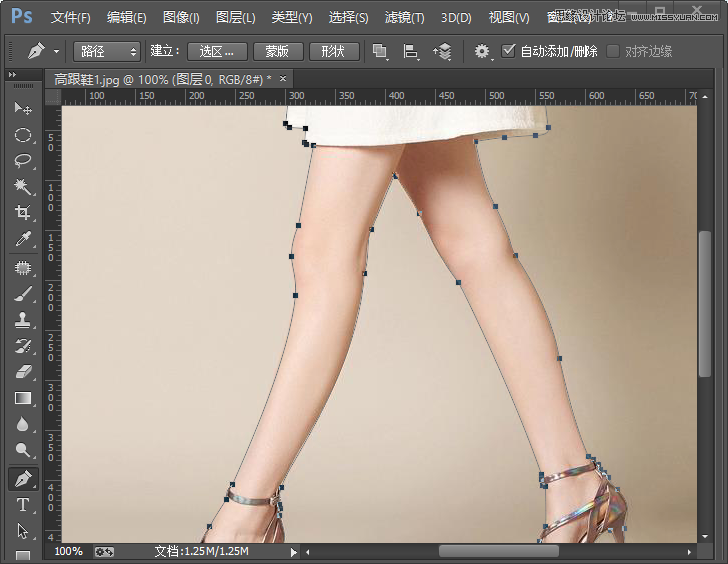 Photoshop巧用钢笔工具给人像美腿抠图3