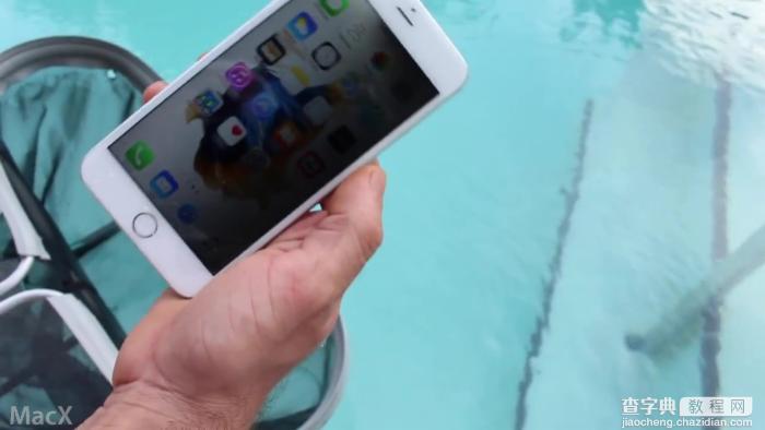 iPhone 6s 耐水性能很好但请注意不是真正的防水3