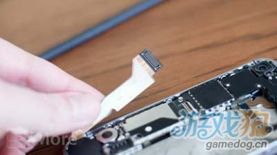 如何更换iPhone 4S蜂窝天线的教程16