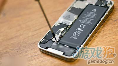 如何更换iPhone 4S蜂窝天线的教程10