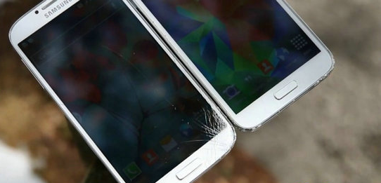 三星Galaxy S5屏幕抗摔测试1