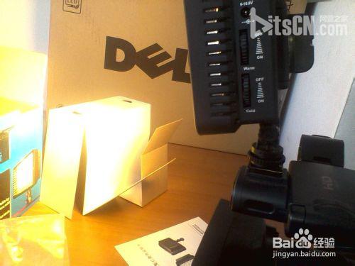 专业摄影灯安装到索尼摄像机上的图文教程1