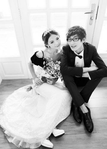 黑白韩式内景婚纱照1