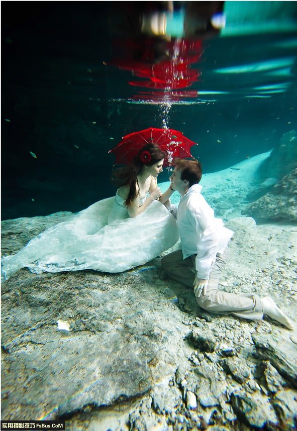 拍摄浪漫水中婚纱需要注意事项2