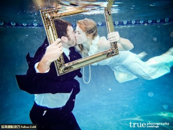 拍摄浪漫水中婚纱需要注意事项5