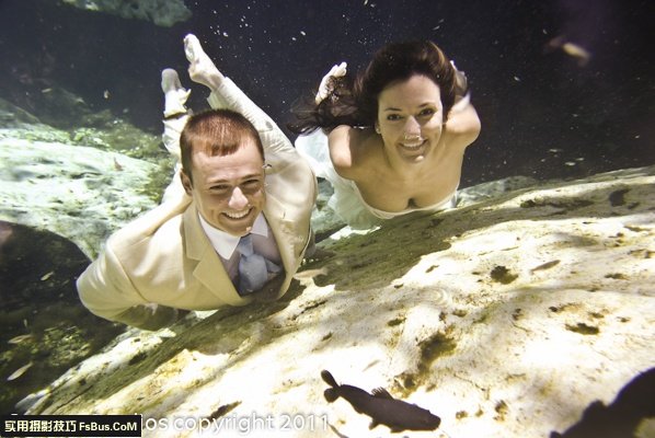 拍摄浪漫水中婚纱需要注意事项3