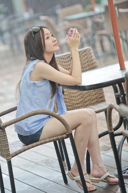 雨天屋檐下的街拍要怎么摆出好POSE4