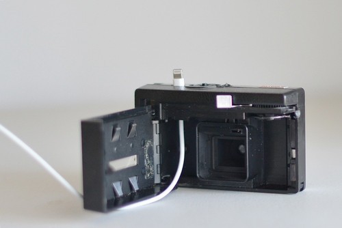 美工课时间到啦25：DIY旧相机改装成iPhone充电插座8