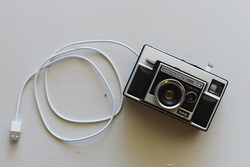 美工课时间到啦25：DIY旧相机改装成iPhone充电插座11
