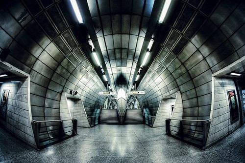 跟随摄影师的独特视角探访都市地下铁3
