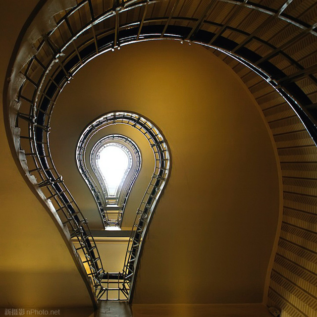 作品赏析：极富创意的旋转楼梯摄影作品1
