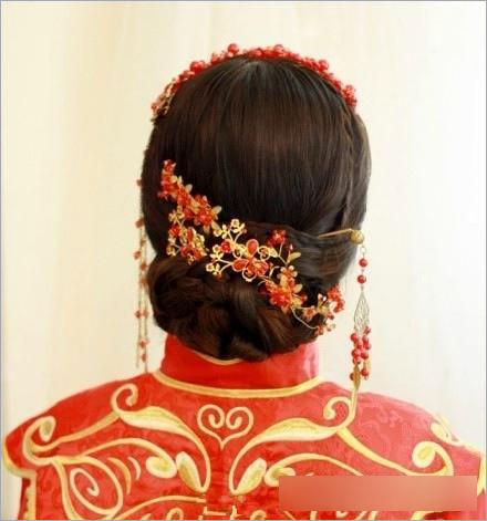 中式新娘盘发发型3