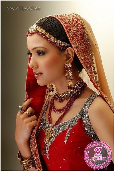 传统印度新娘发型5