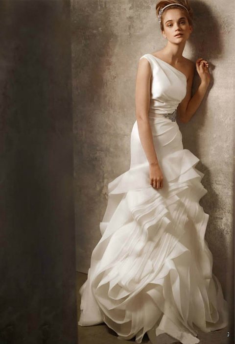 2014新娘单肩婚纱造型5