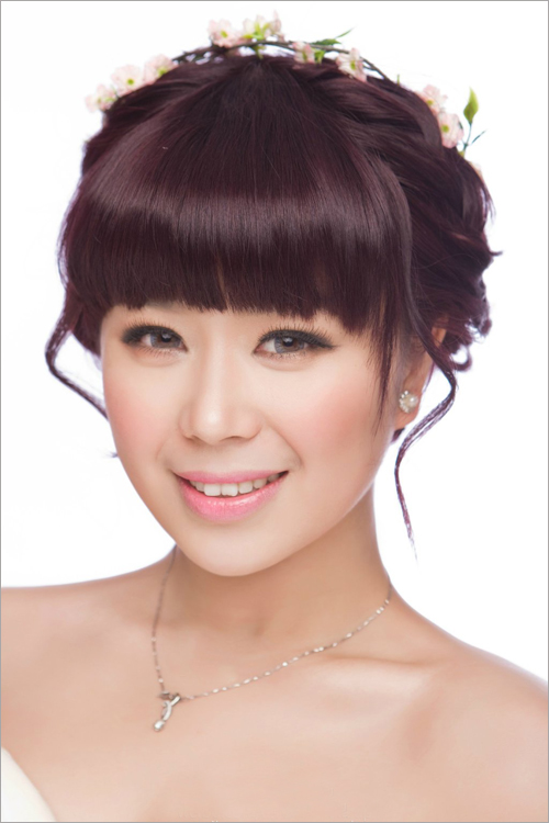 2014齐刘海新娘发型2