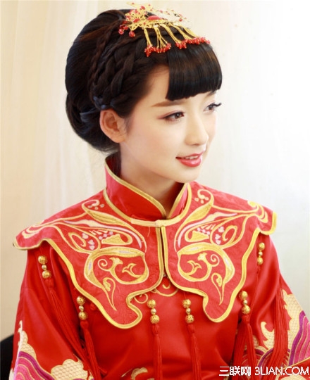 中式婚礼之新娘端庄典雅发型7