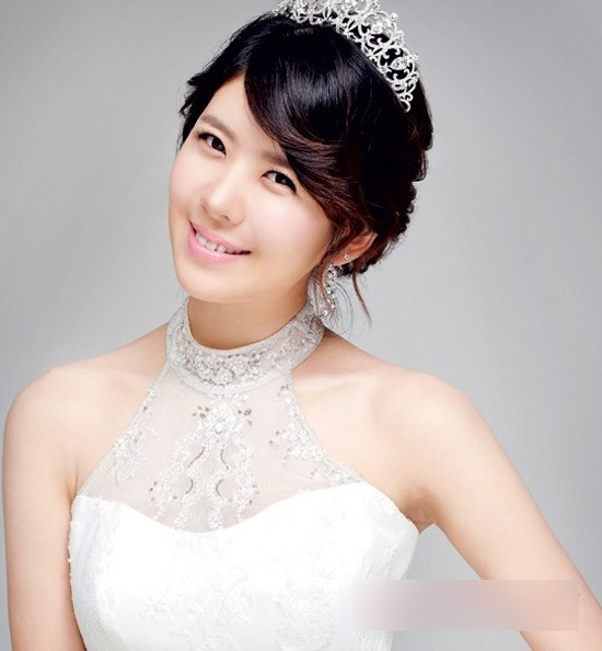 不一样美感的韩式新娘盘发2