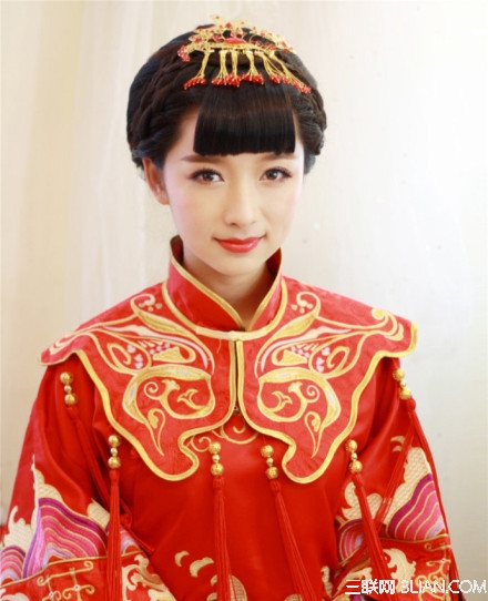 中式婚礼之新娘端庄典雅发型6