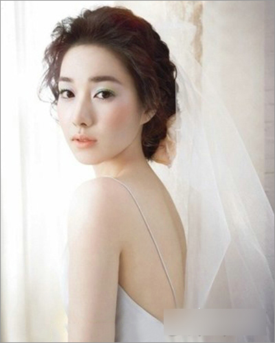 彰显美丽韩式新娘发型3
