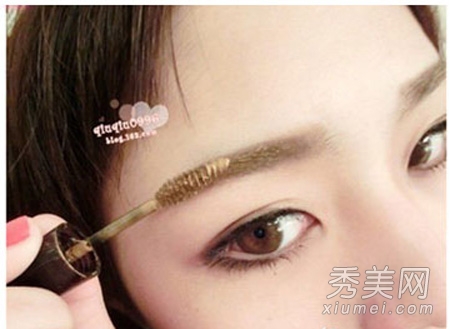 图解2013年最流行的韩式一字粗眉毛画法8
