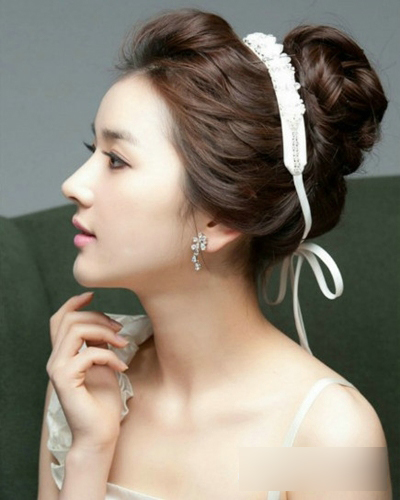 彰显美丽韩式新娘发型1