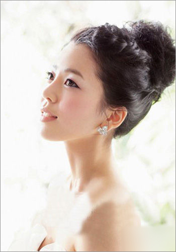 韩式丸子头新娘发型1