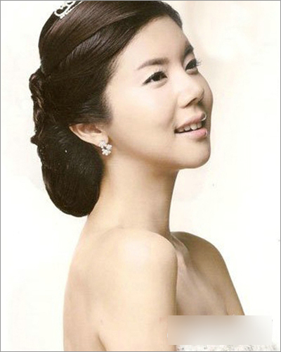 彰显美丽韩式新娘发型9