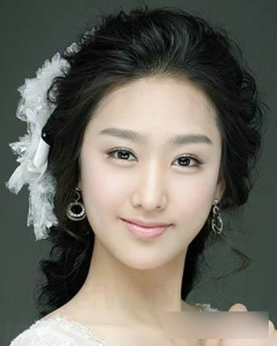 彰显美丽韩式新娘发型2