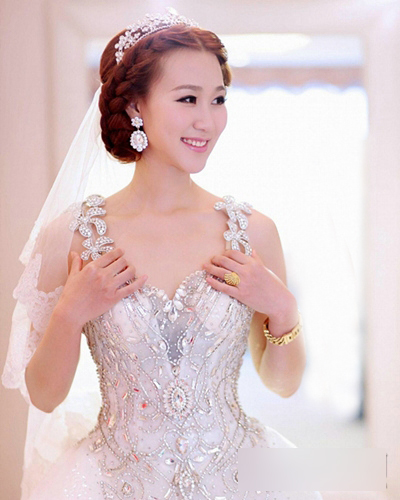 彰显美丽韩式新娘发型8