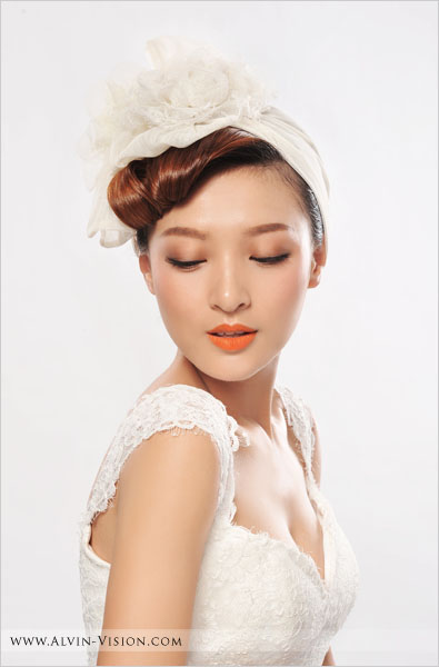 白色婚纱相匹配的新娘妆容4