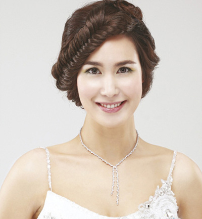 演绎浪漫童话韩式新娘发型5