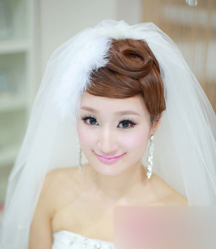 2013最新尽显韩式唯美风情新娘发型3