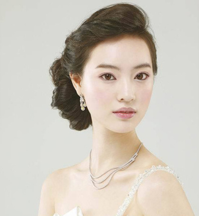 演绎浪漫童话韩式新娘发型2