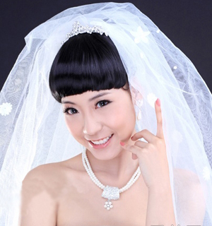 齐刘海新娘发型1