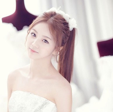 韩国女星示范娇美新娘发型2