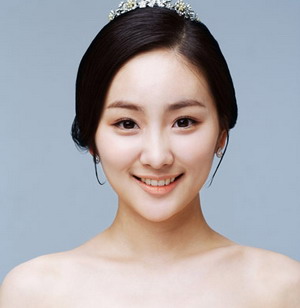 俏丽的韩式新娘妆2