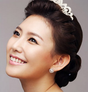 俏丽的韩式新娘妆6