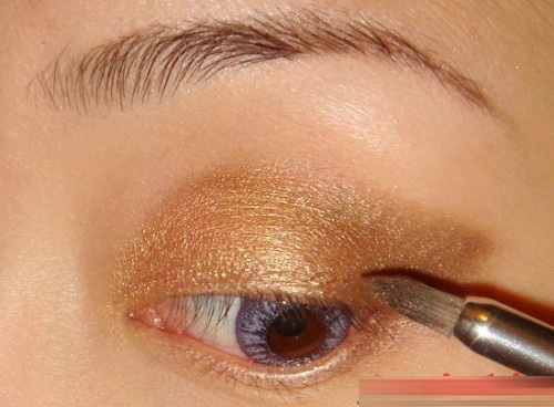 彩妆教程：教你7步打造金属质感眼妆5