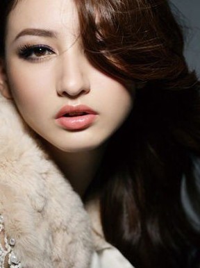 教你如何画出甜美优雅名媛妆1