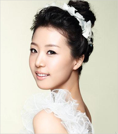 2013时尚优雅韩式新娘发型3