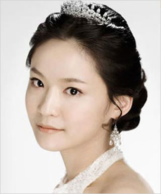 2013时尚优雅韩式新娘发型5