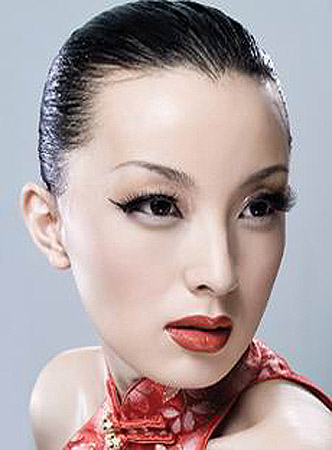 夸张中合璧西式新娘彩妆3