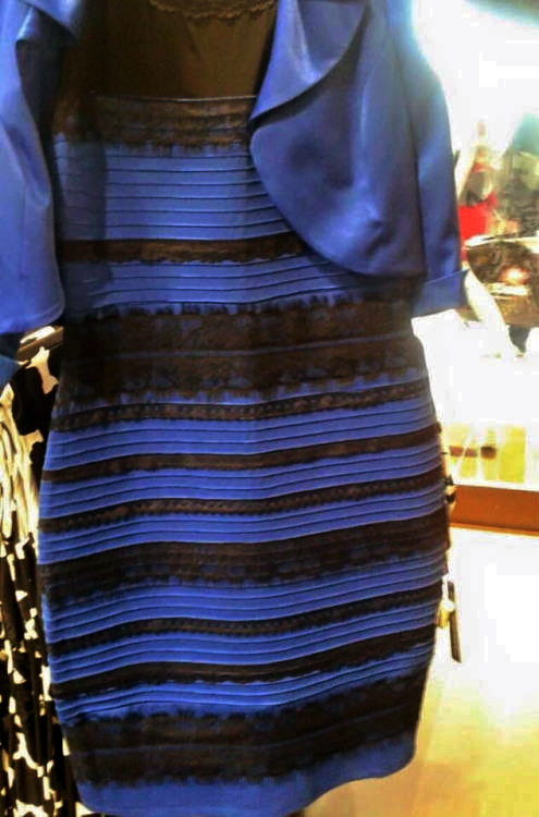 那条很火的裙子到底是白金还是黑蓝？20