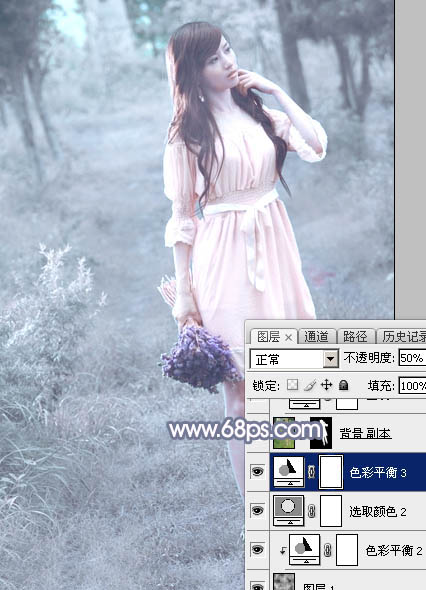 Photoshop打造梦幻的淡蓝色树林美女图片25