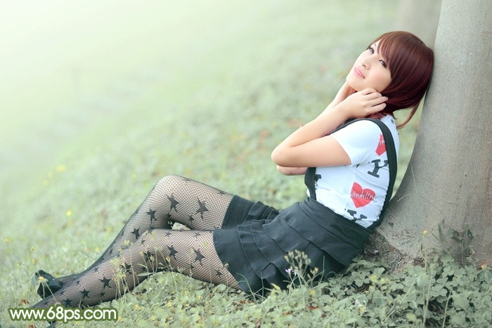 Photoshop给夏季草地上的美女加上唯美的韩系淡绿色2