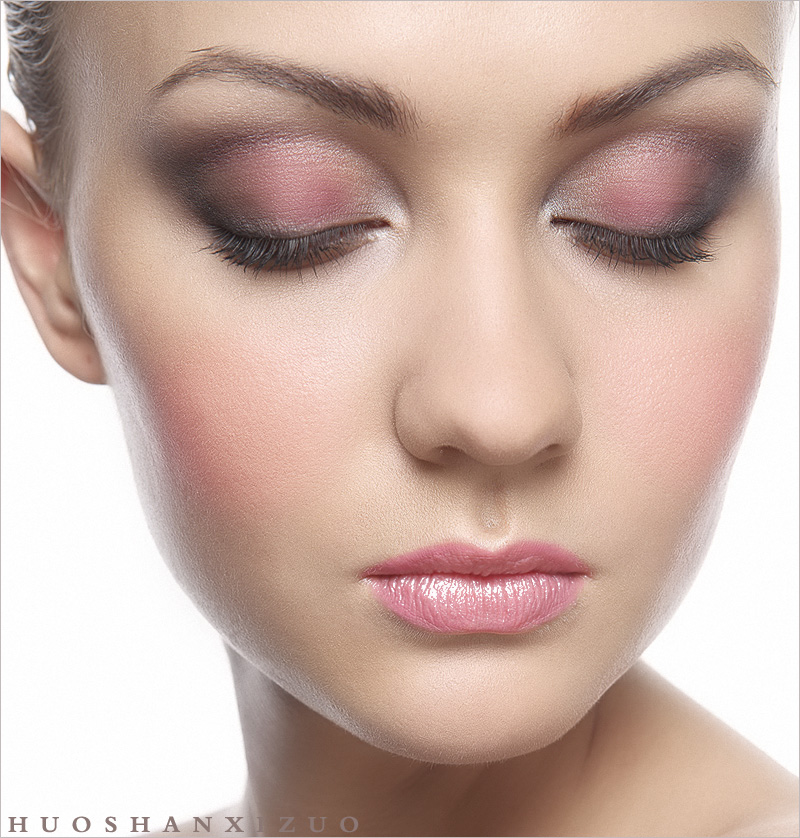 PhotoShop打造妆面人像细腻质感皮肤效果教程2