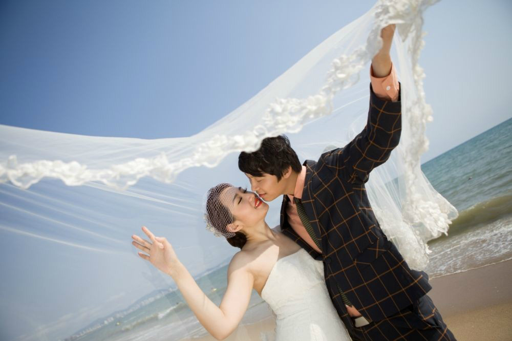 PhotoShop调出清新的海景婚纱照影楼调色后期教程1