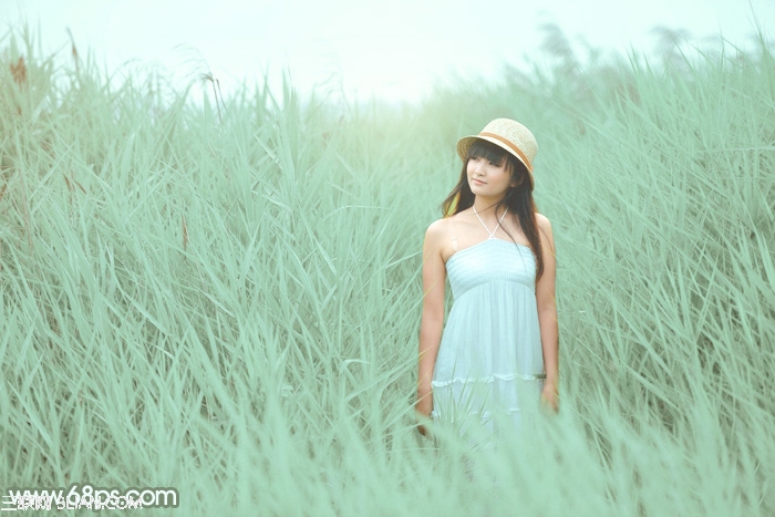 Photoshop给绿草丛中的人物调出淡调甜美的青绿色3