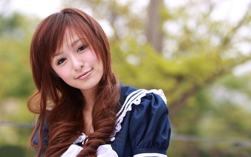 Photoshop打造唯美的淡黄色逆光外景人物图片1